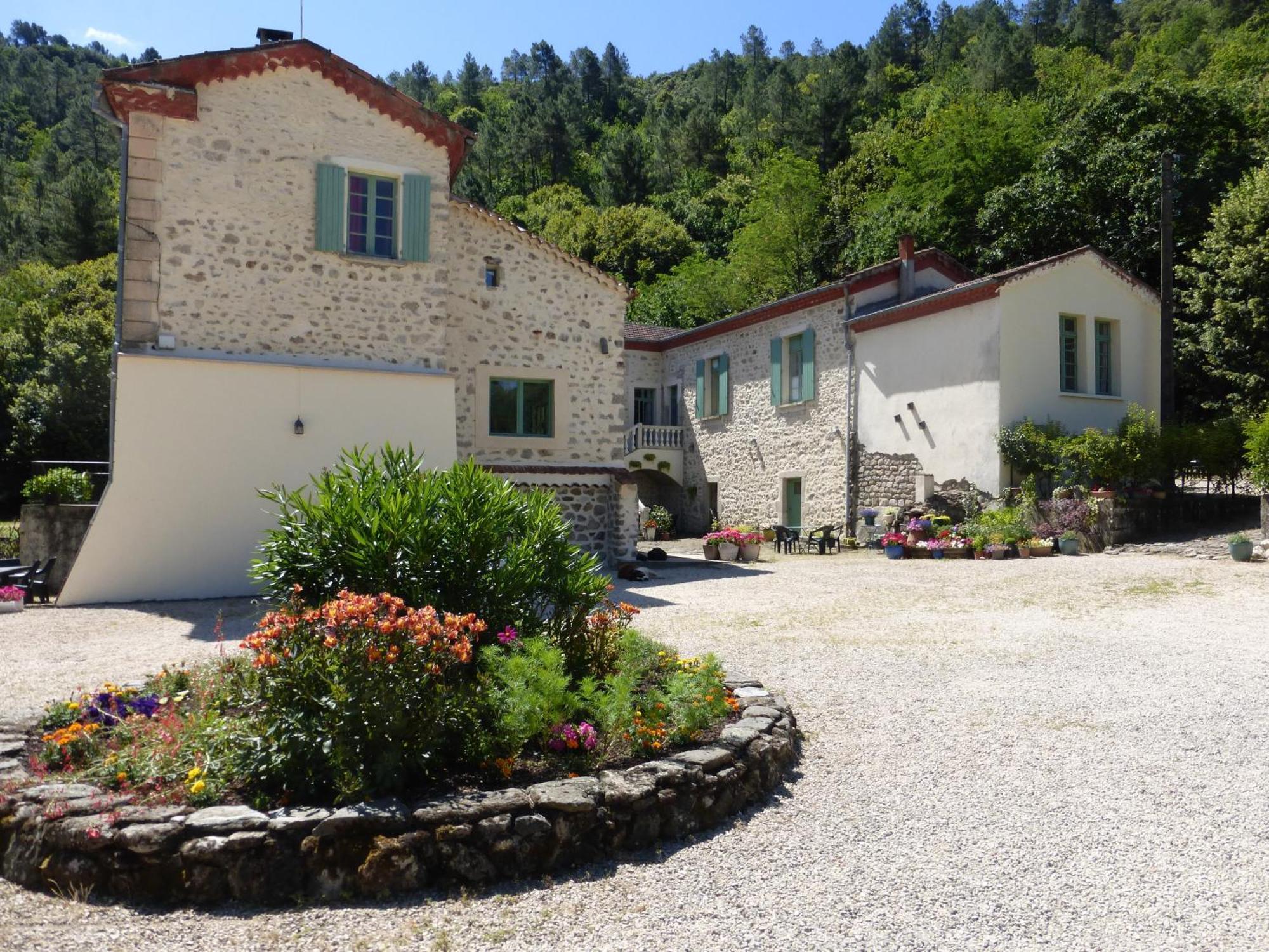 Chateau Du Fraissinet, 6 Gites Sleeping 2-8 Guests, Pool And River On Site La Tronche  Eksteriør billede
