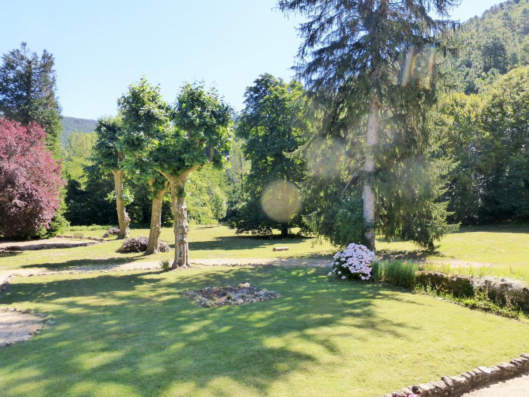 Chateau Du Fraissinet, 6 Gites Sleeping 2-8 Guests, Pool And River On Site La Tronche  Eksteriør billede
